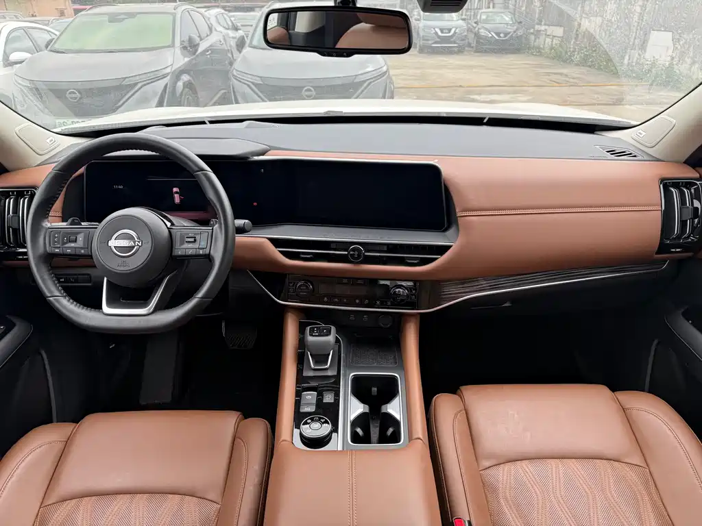 NISSAN EXPLORING THE LAND