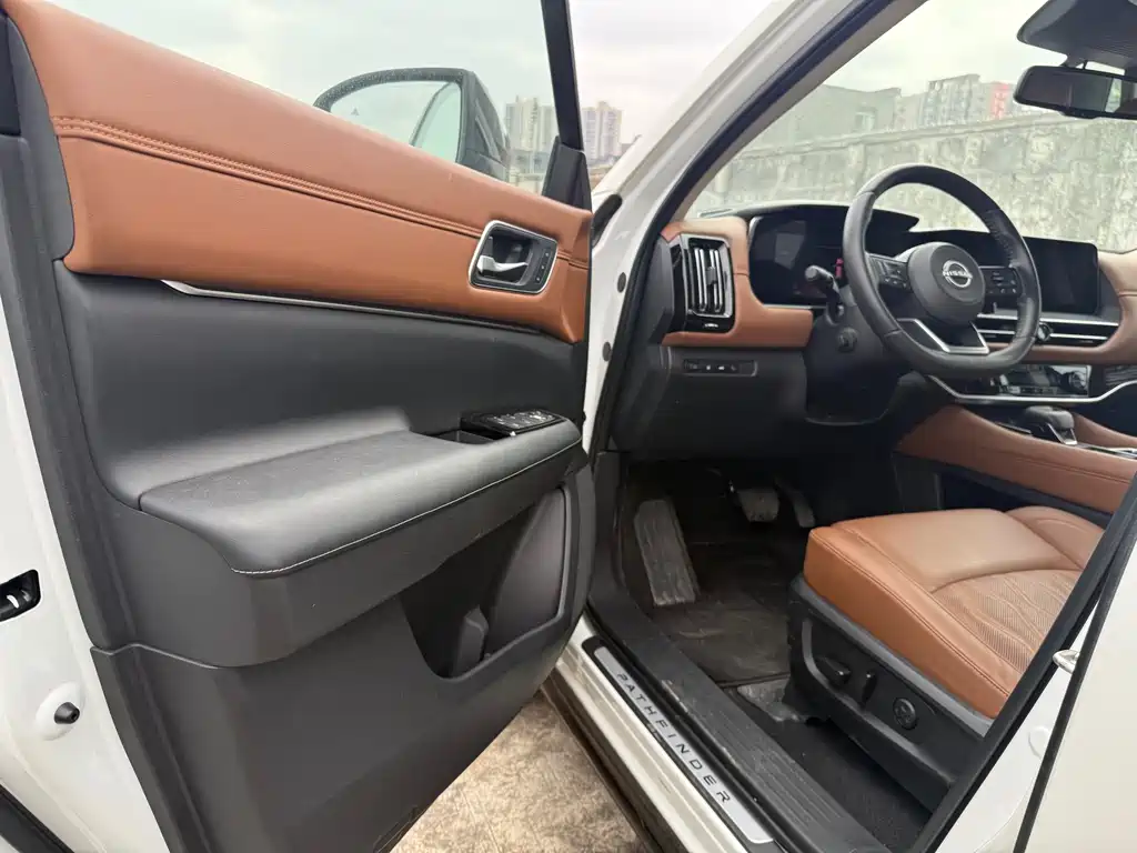 NISSAN EXPLORING THE LAND