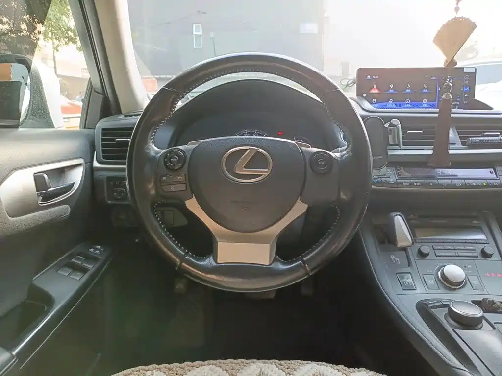Lexus CT — миниатюра 6