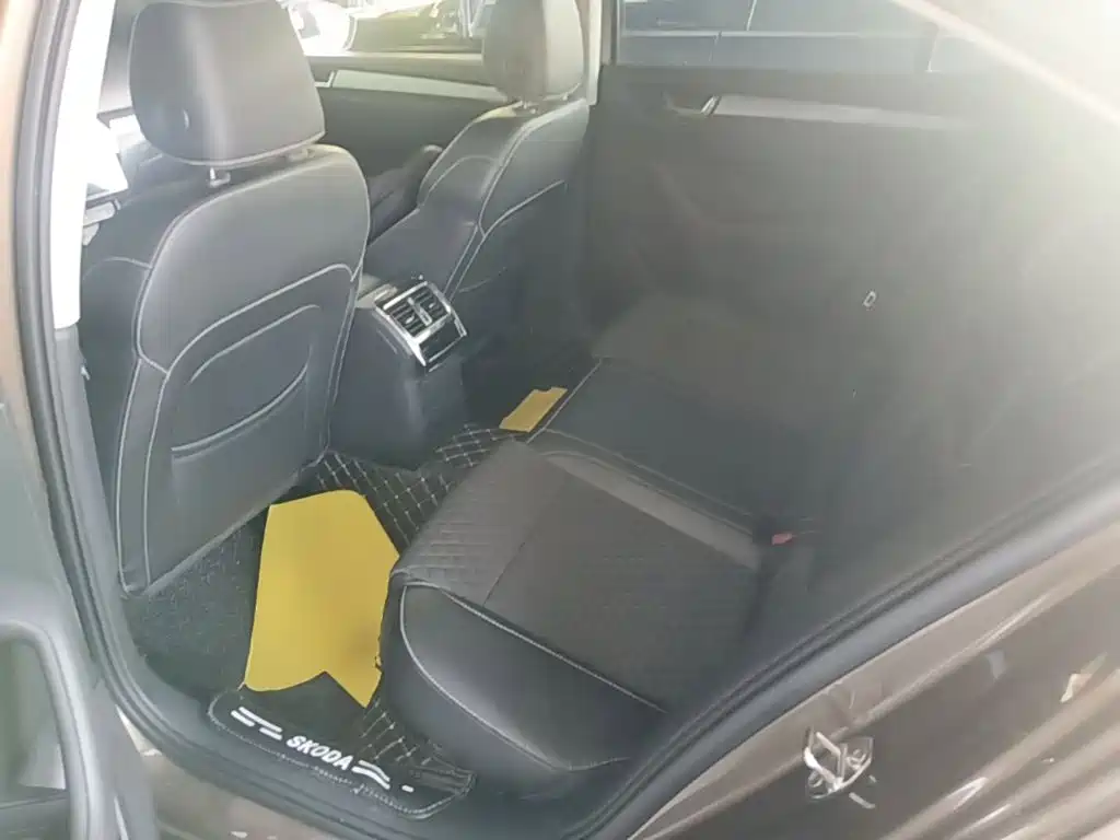 Skoda Superb — миниатюра 17