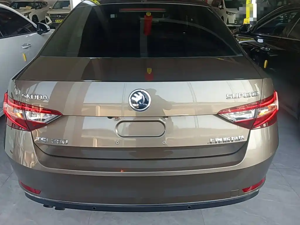 Skoda Superb — миниатюра 6