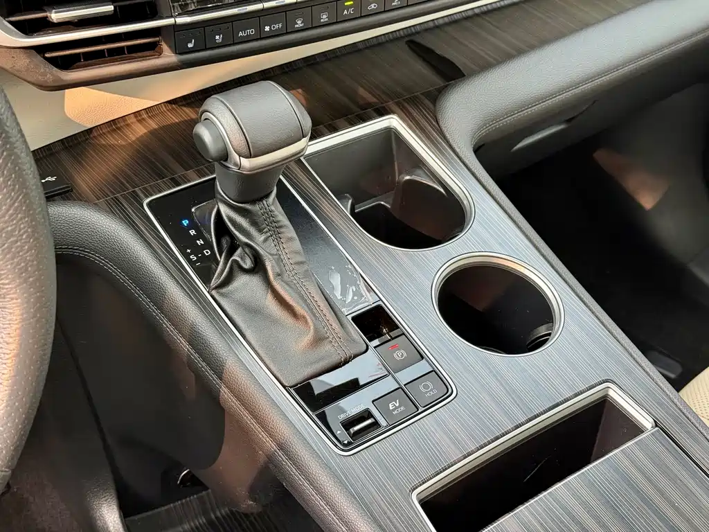 Toyota Granvia — миниатюра 9