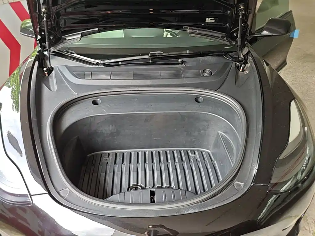 Tesla Model 3 — миниатюра 20