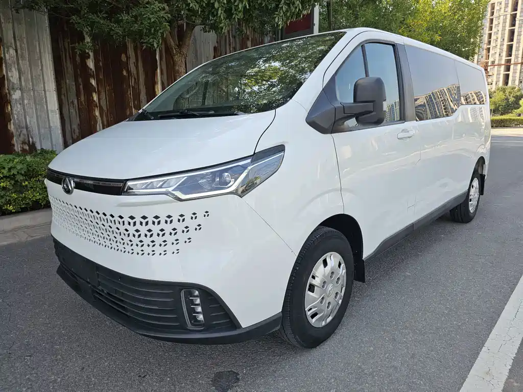 MAXUS V70