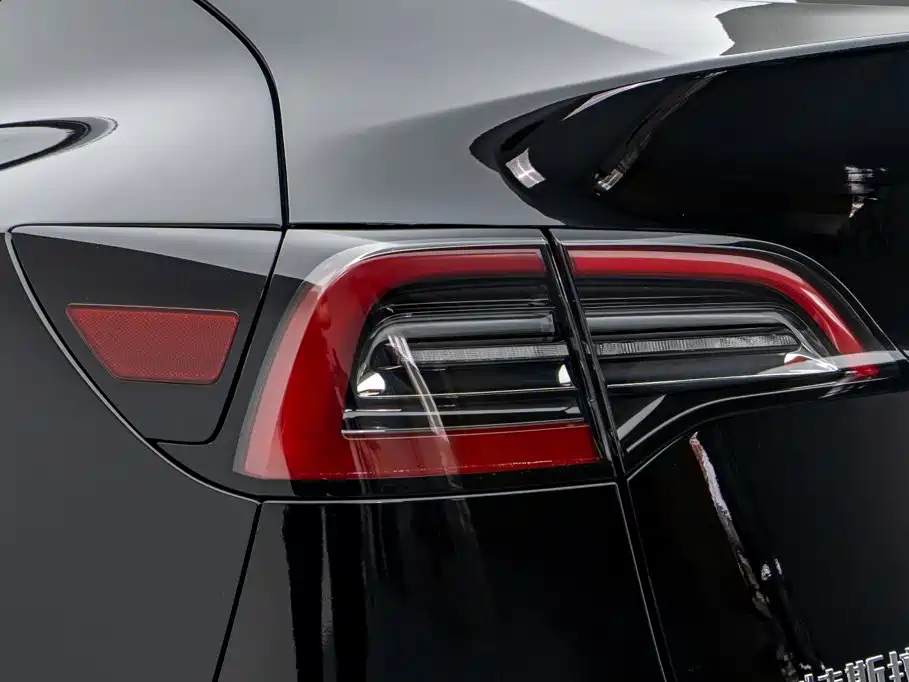 Tesla Model Y — миниатюра 26