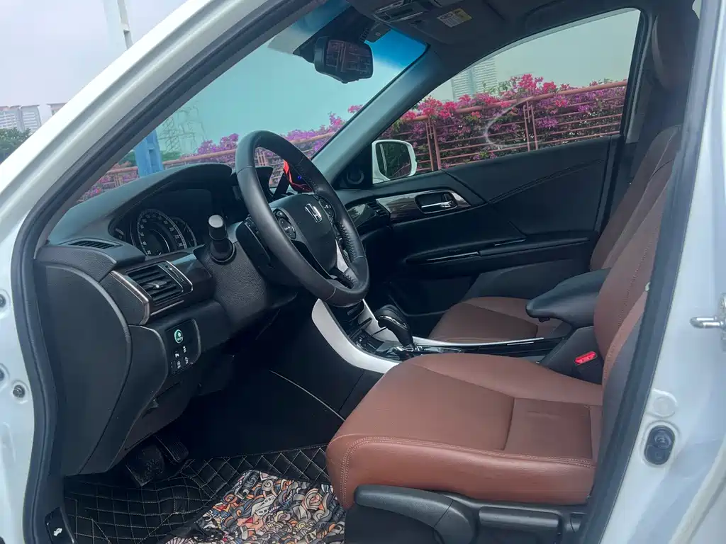 Honda Accord — миниатюра 9