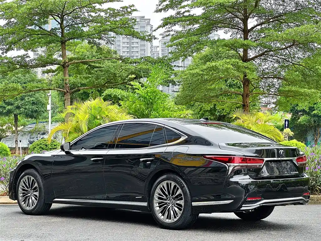 LEXUS LS