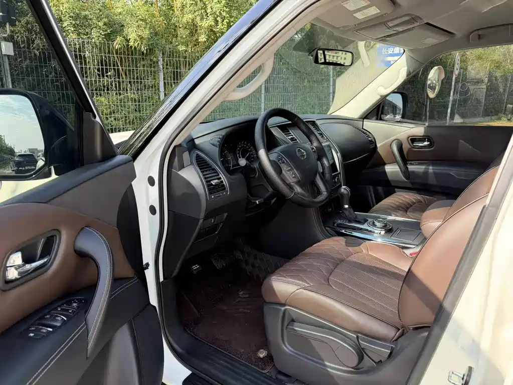 Nissan Patrol — миниатюра 4