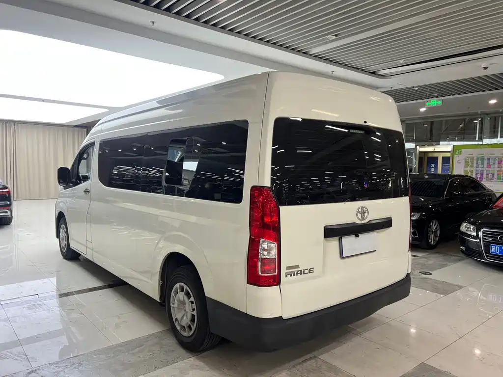 Toyota Hiace — миниатюра 9