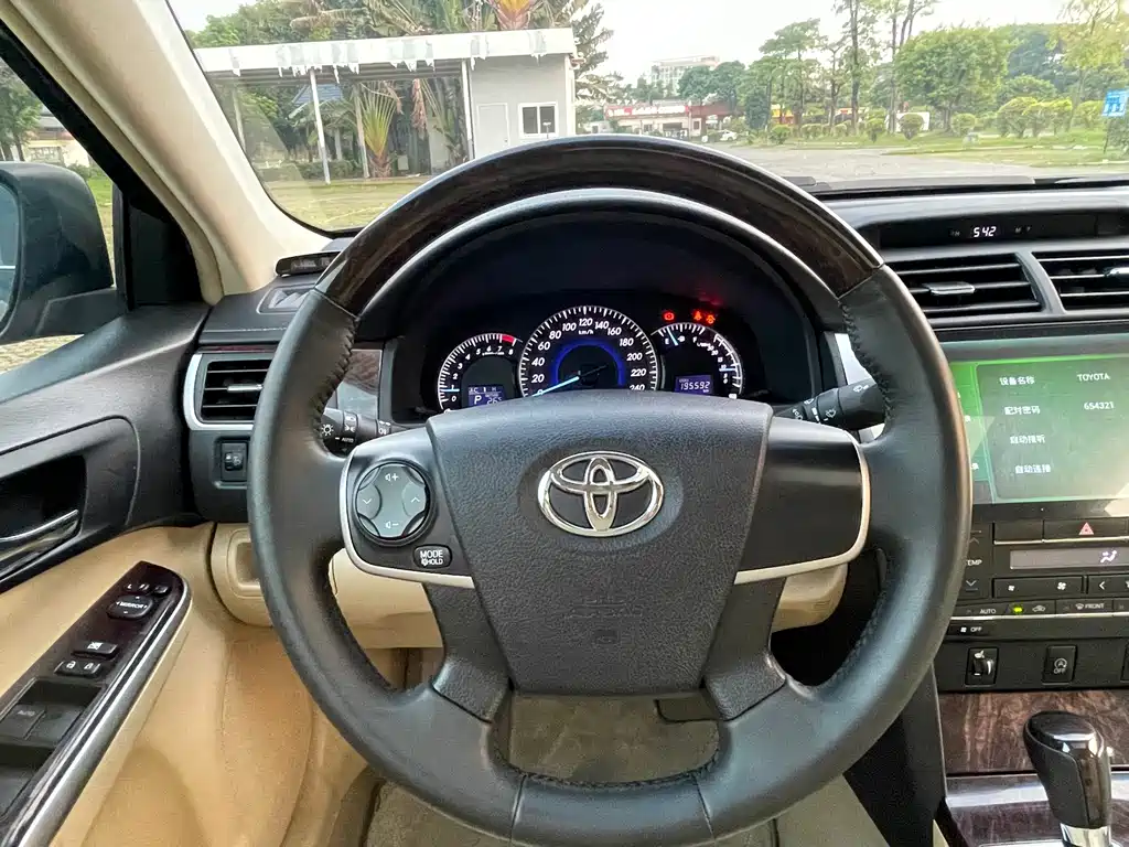 Toyota Camry — миниатюра 12