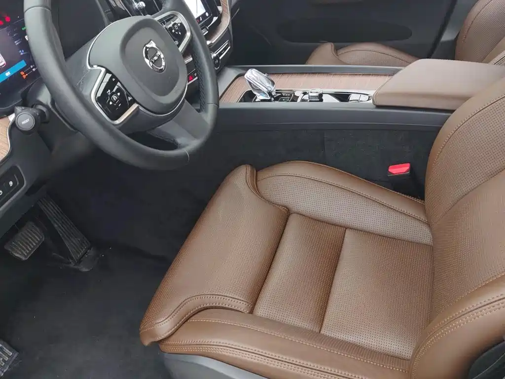 VOLVO XC60 PLUG IN HYBRID