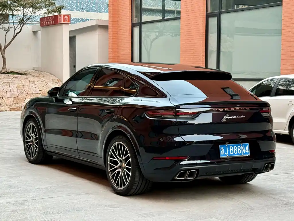 Porsche Cayenne — миниатюра 6