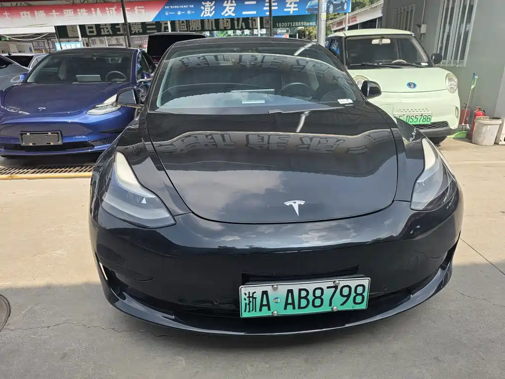 Tesla Model 3 — миниатюра 24