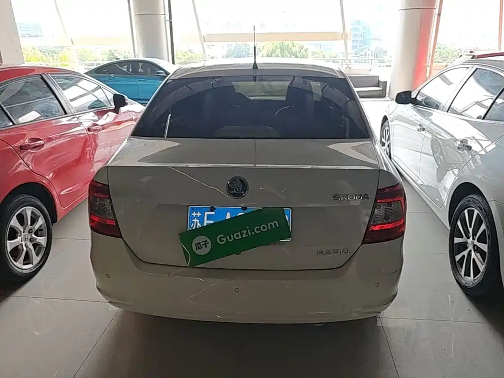 Skoda Rapid — миниатюра 6