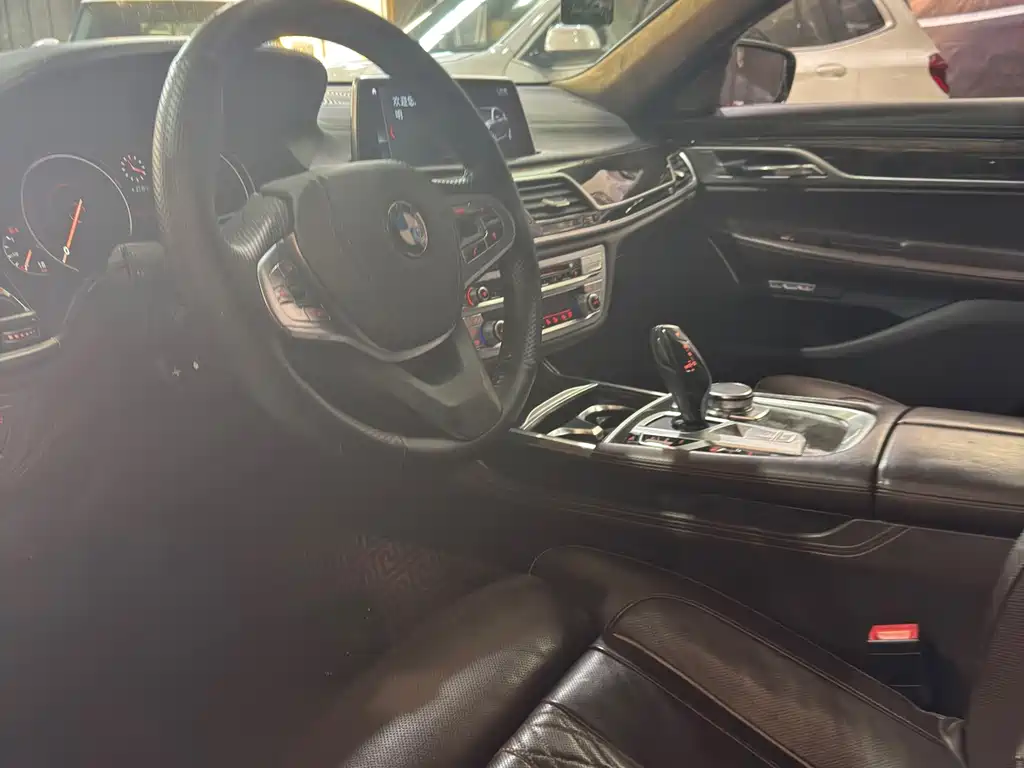 BMW 7 Series — миниатюра 4