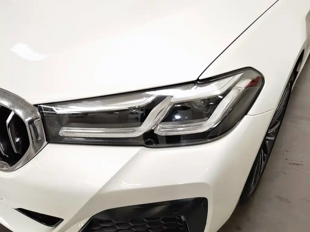 BMW 5 Series — миниатюра 7