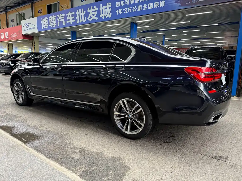 BMW 7 Series — миниатюра 27