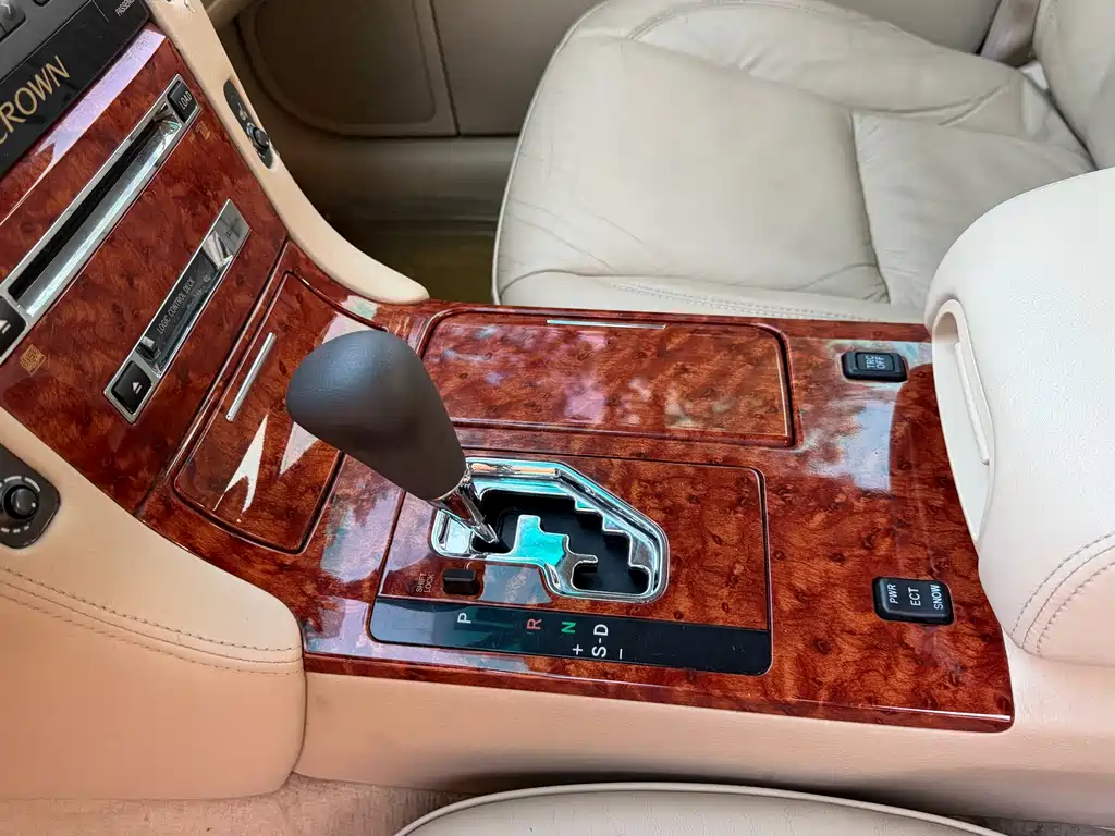 Toyota Crown — миниатюра 17