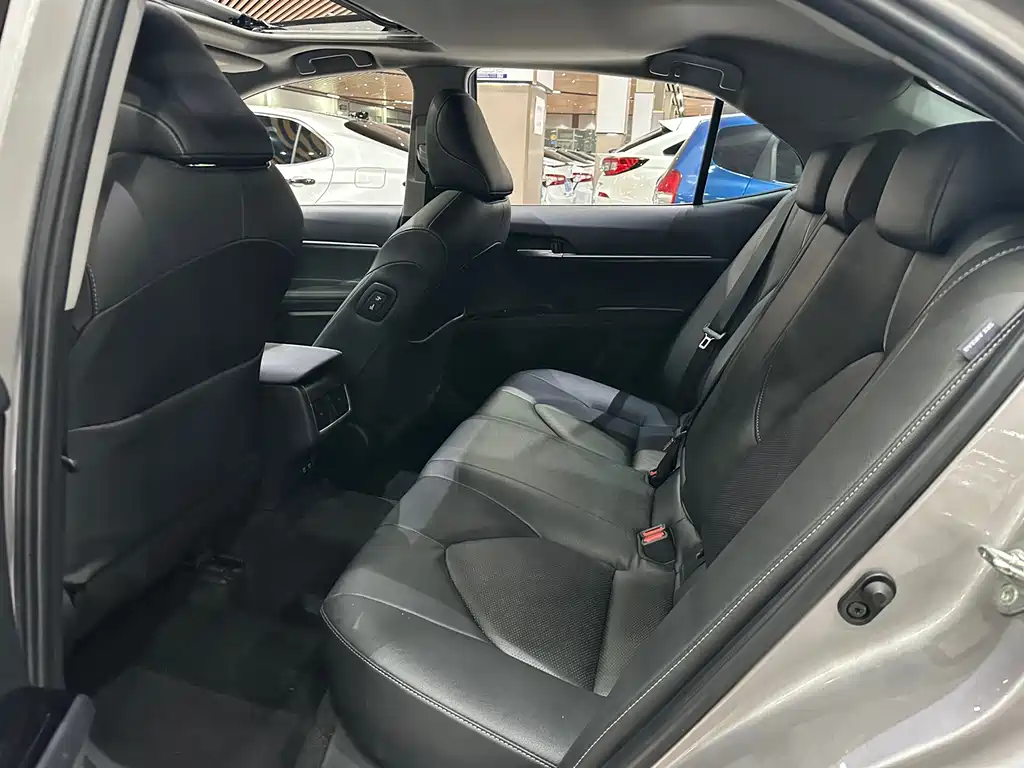 Toyota Camry — миниатюра 11