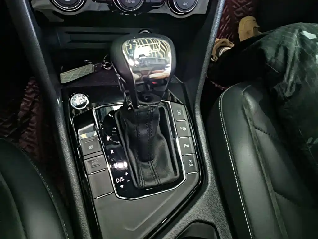 Volkswagen Tiguan L — миниатюра 14