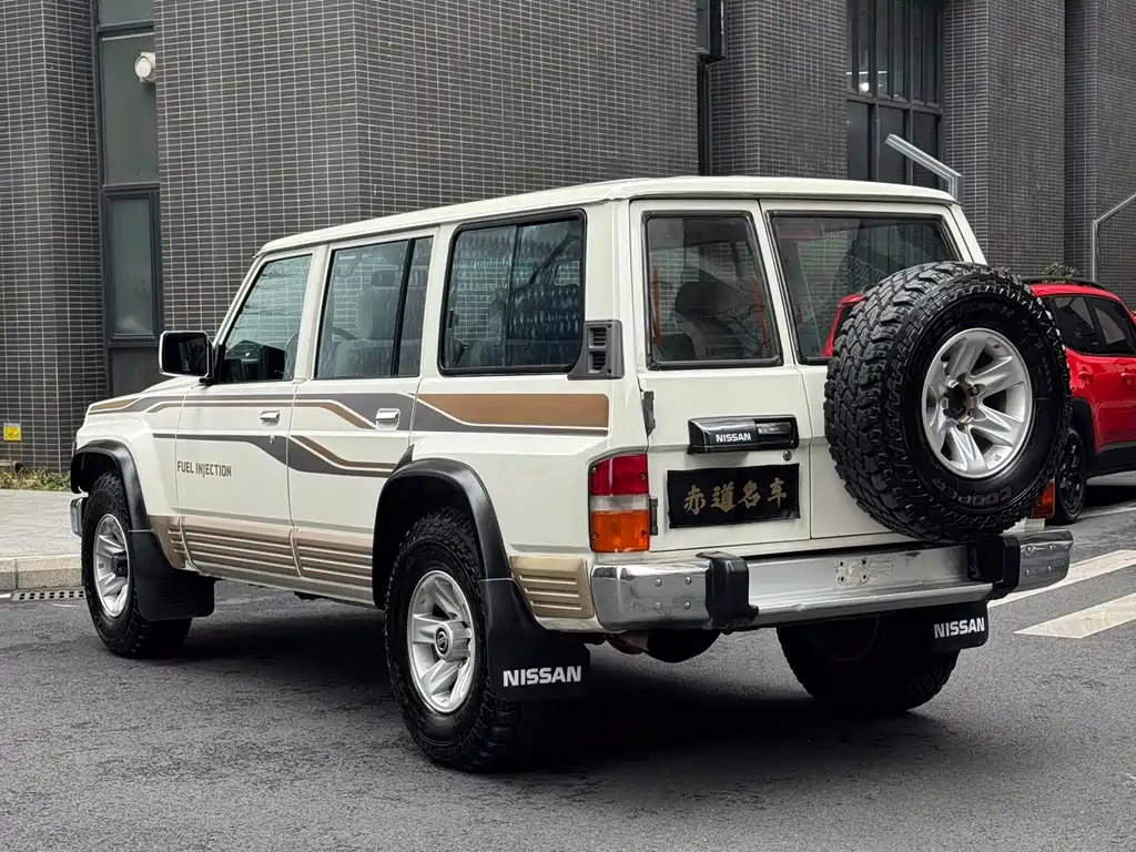 Nissan PatrolY60 Y60 2004 4.2L MT