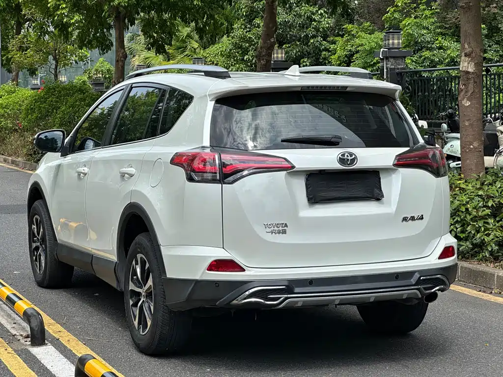 Toyota RAV4 — миниатюра 9