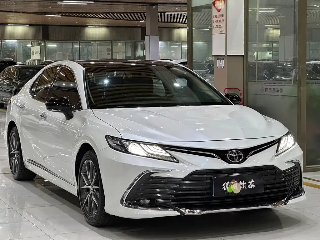 Toyota Camry — миниатюра 3
