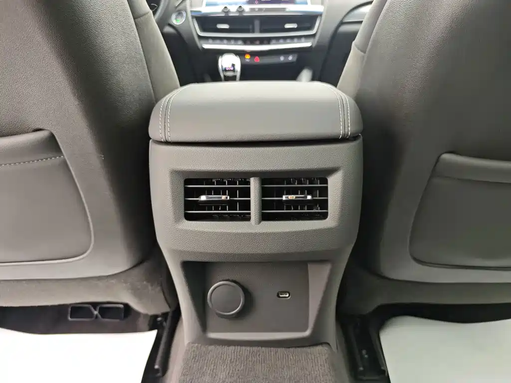 Cadillac CT5 — миниатюра 22