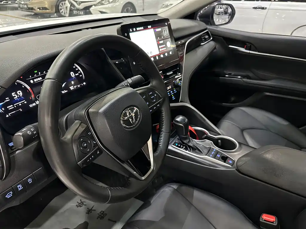 Toyota Camry — миниатюра 5