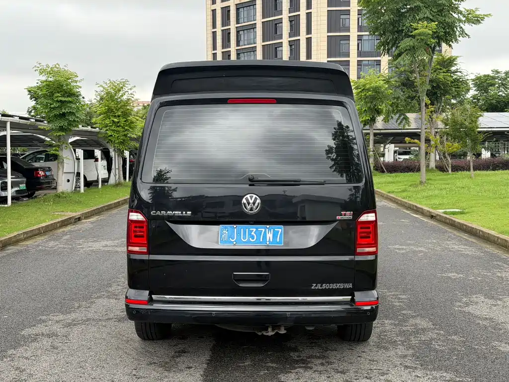 Volkswagen Caravelle 2018 2.0TSI Luxury 7 мест