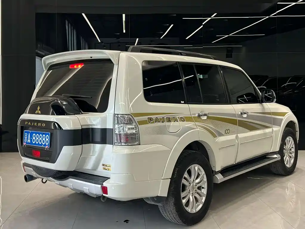 Mitsubishi Pajero (Import) — миниатюра 5