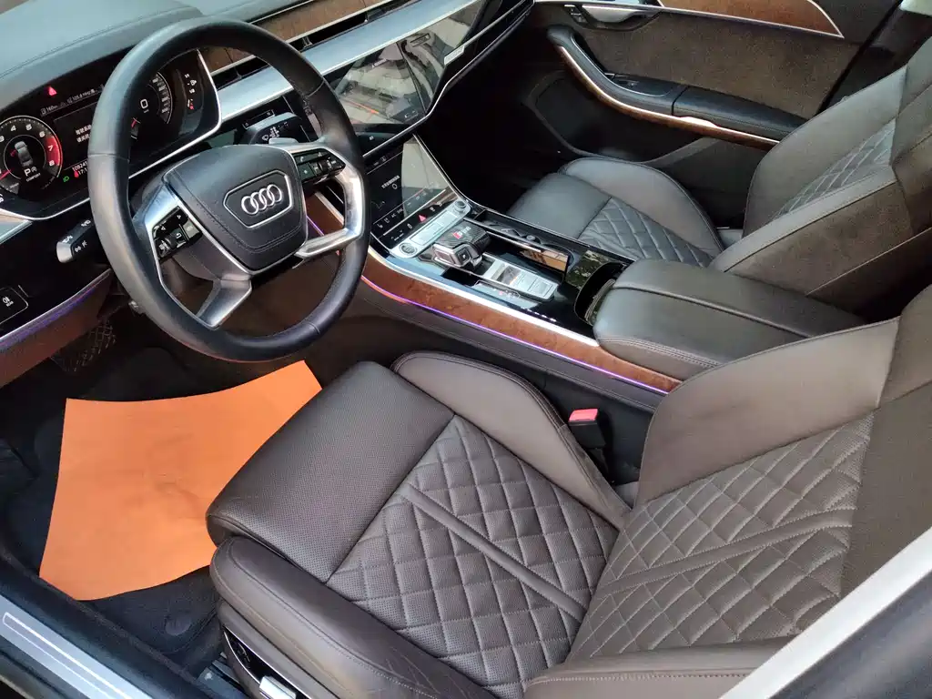 AUDI A8