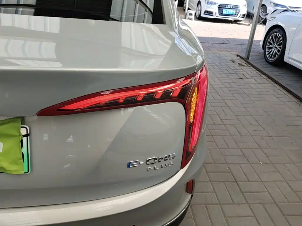 Hongqi Hongqi E-QM5 — миниатюра 8