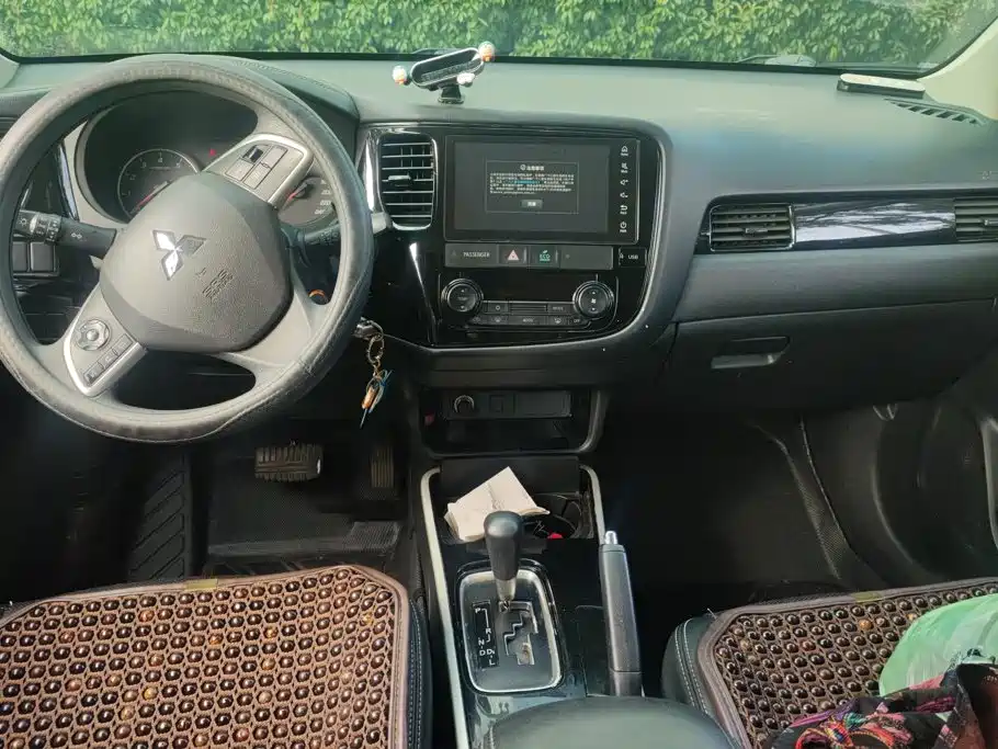 Mitsubishi Outlander — миниатюра 12