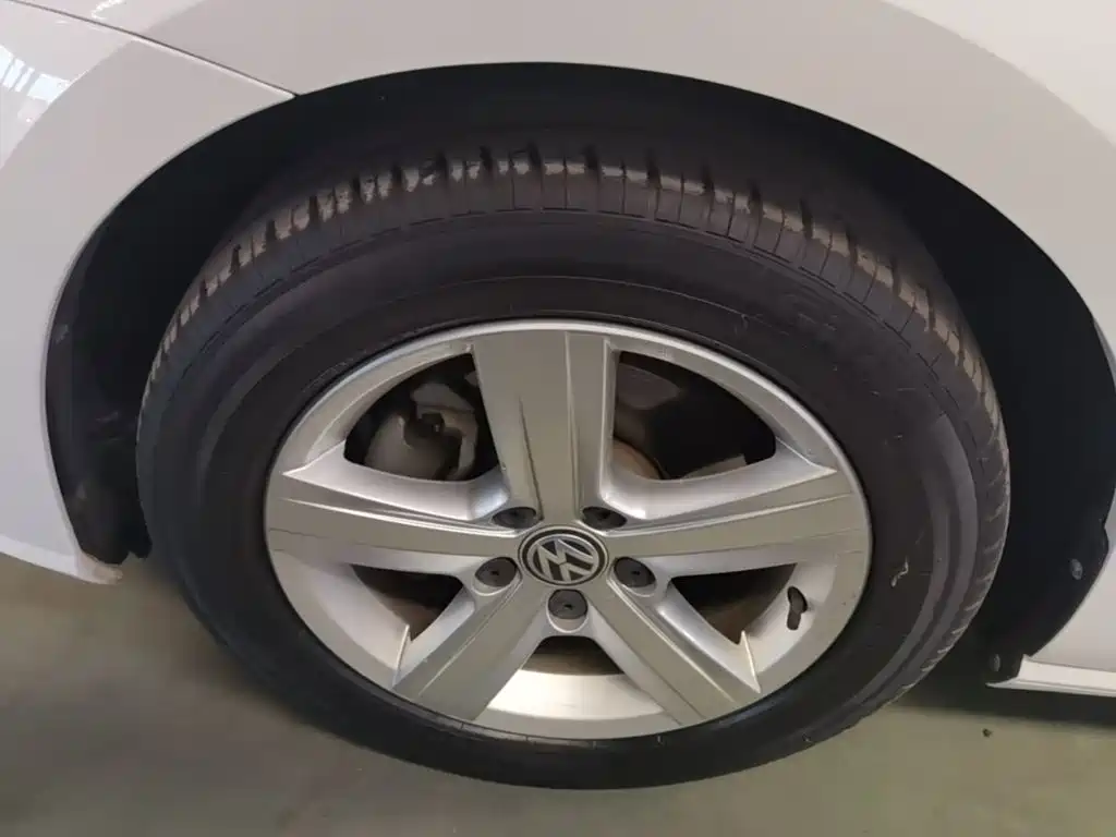 Volkswagen Golf — миниатюра 23