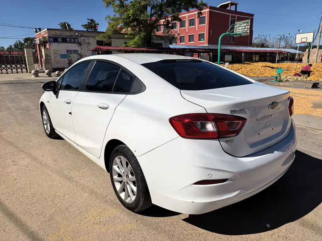 Chevrolet Cruze — миниатюра 6