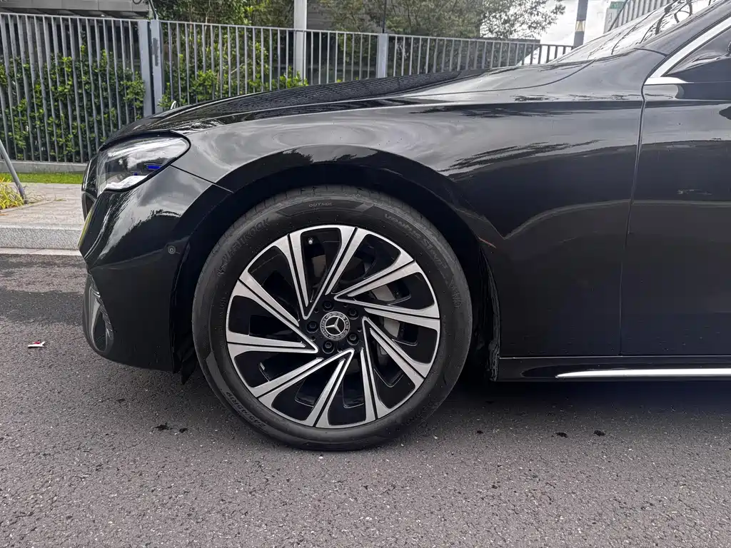 Mercedes-Benz E-Class — миниатюра 5