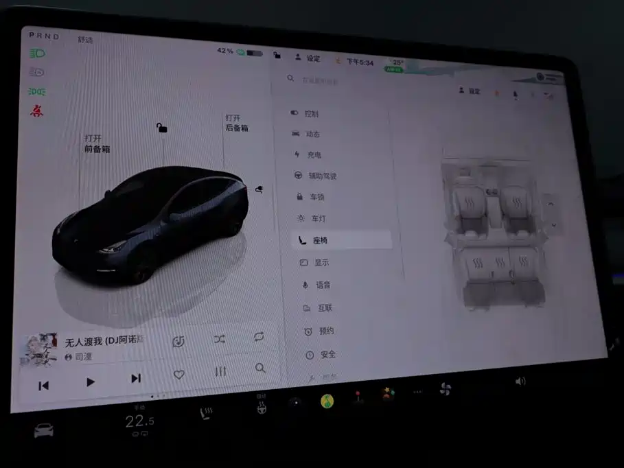 Tesla Model Y — миниатюра 13