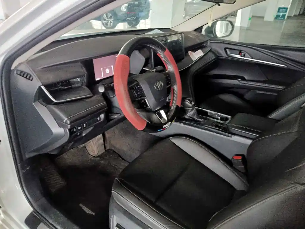 Toyota Camry — миниатюра 7