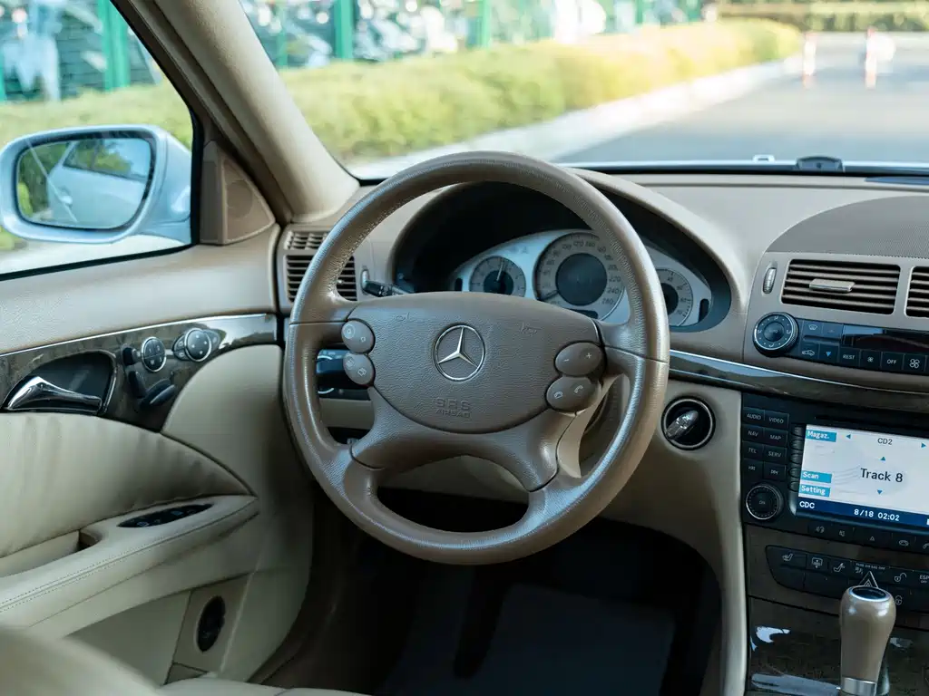 Mercedes-Benz E-Class — миниатюра 14