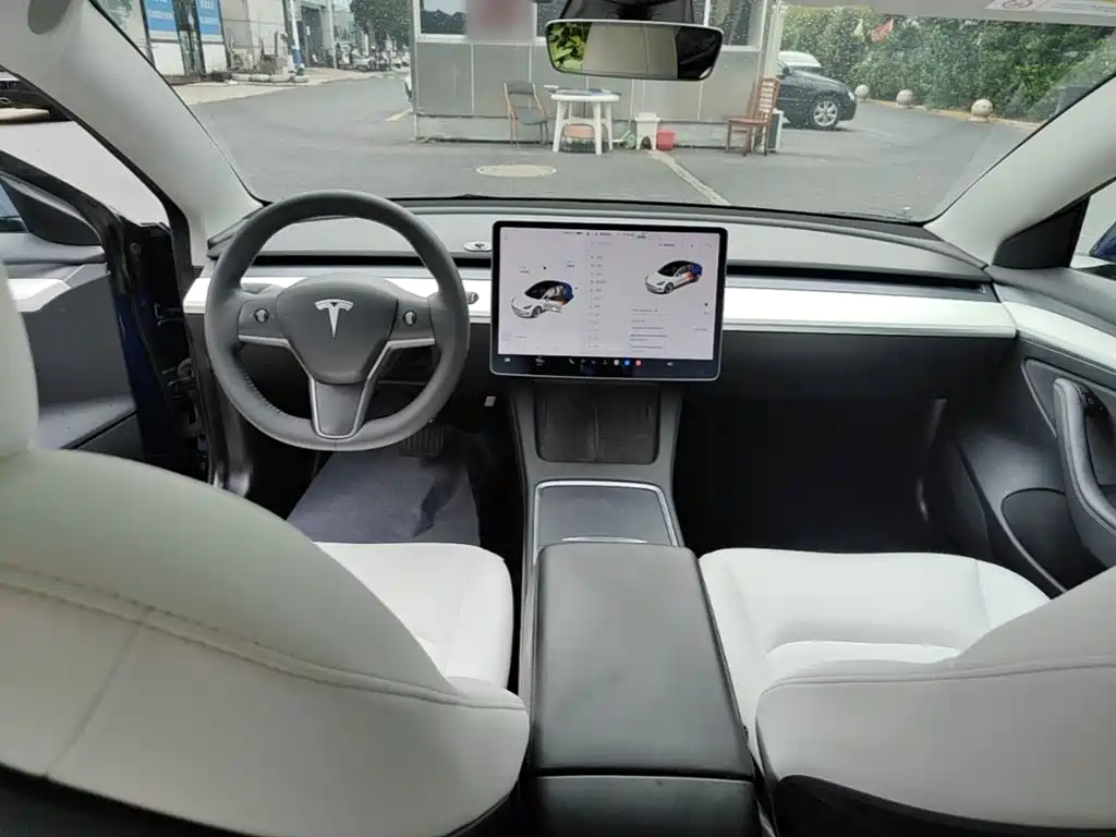 Tesla Model 3 — миниатюра 10