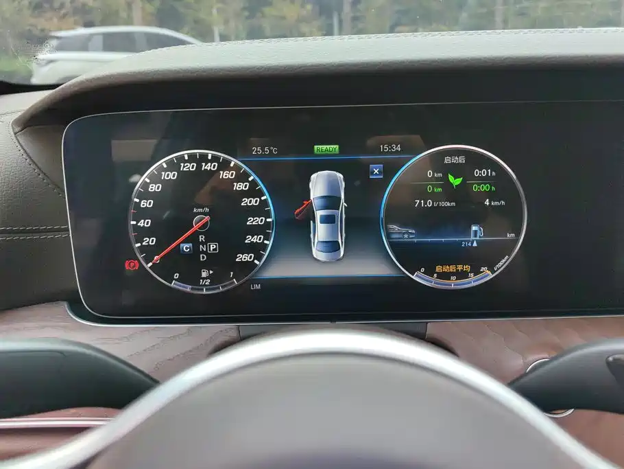 Mercedes-Benz E-Class — миниатюра 14