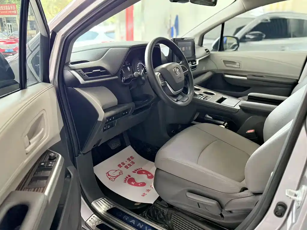Toyota Granvia — миниатюра 4