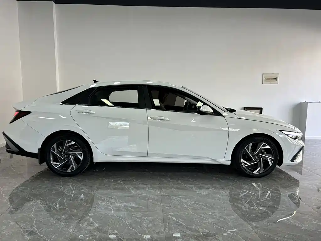 Hyundai Elantra — миниатюра 5