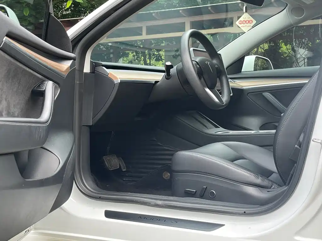 Tesla Model 3 — миниатюра 13