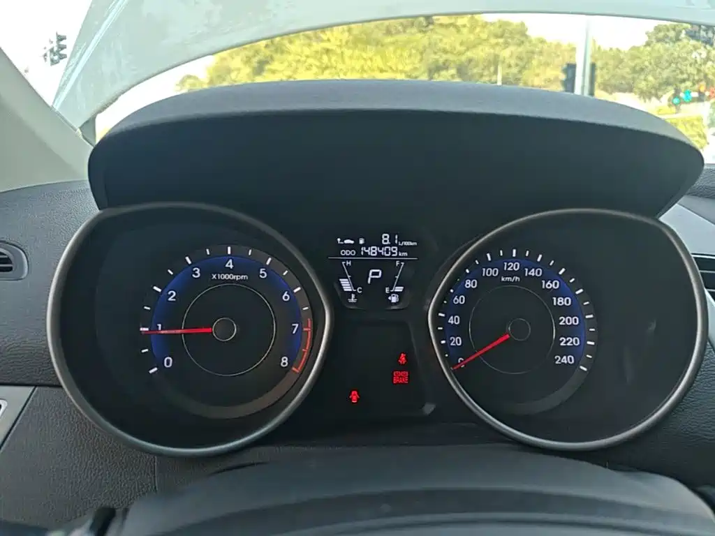 Hyundai Elantra Langdong — миниатюра 12