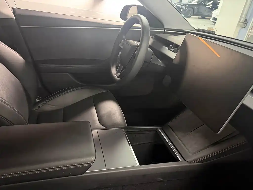 Tesla Model 3 — миниатюра 6