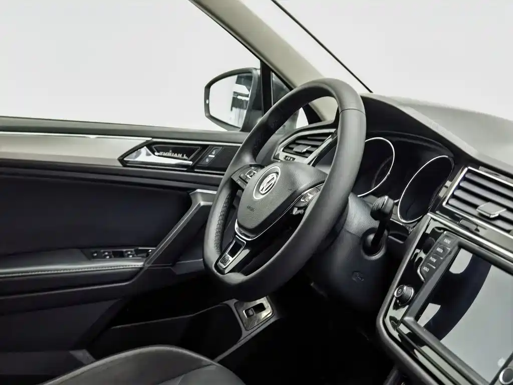 Volkswagen Tiguan L — миниатюра 22