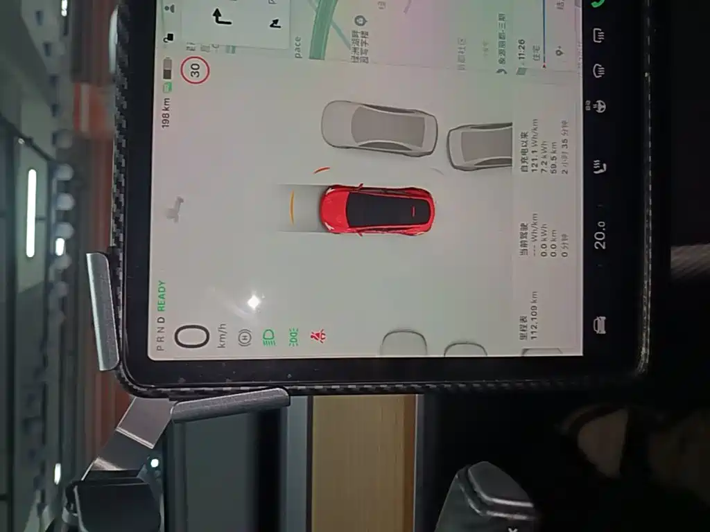 Tesla Model Y — миниатюра 12