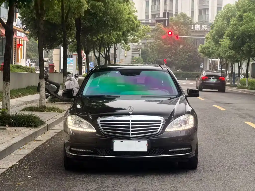 Mercedes-Benz S-Class — миниатюра 2